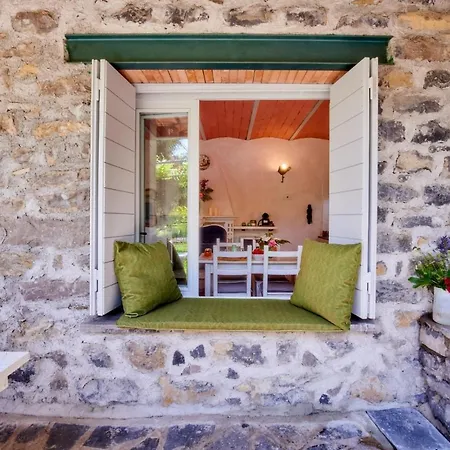 Holiday home La Casetta Nel Bosco - Hot Tube, Sauna, Ac And Free Park Lierna